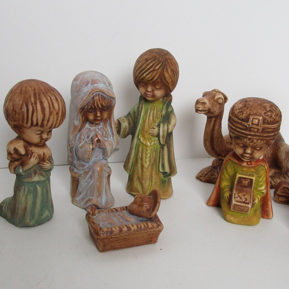 vintage 9 pc Duncan Enterprises nativity set